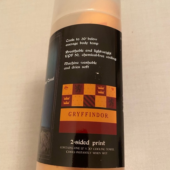 Disney Harry Potter Gryffindor Cooling Towel - Picture 4 of 4